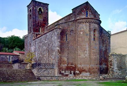 Bonarcado (Oristano), Chiesa di Santa Maria di Bonaccattu, esterno: prospetto absidale e fianco meridionale